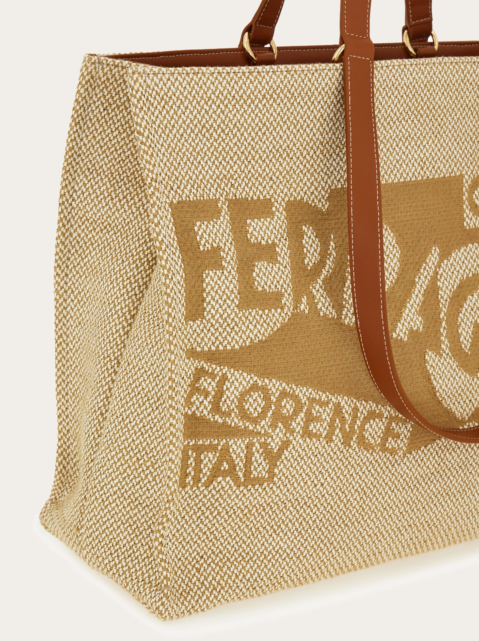 トートバッグ FERRAGAMO LOGO TOTE BAG Ferragamo logo-embossed Leather Tote Bag | Neutrals | FARFETCH