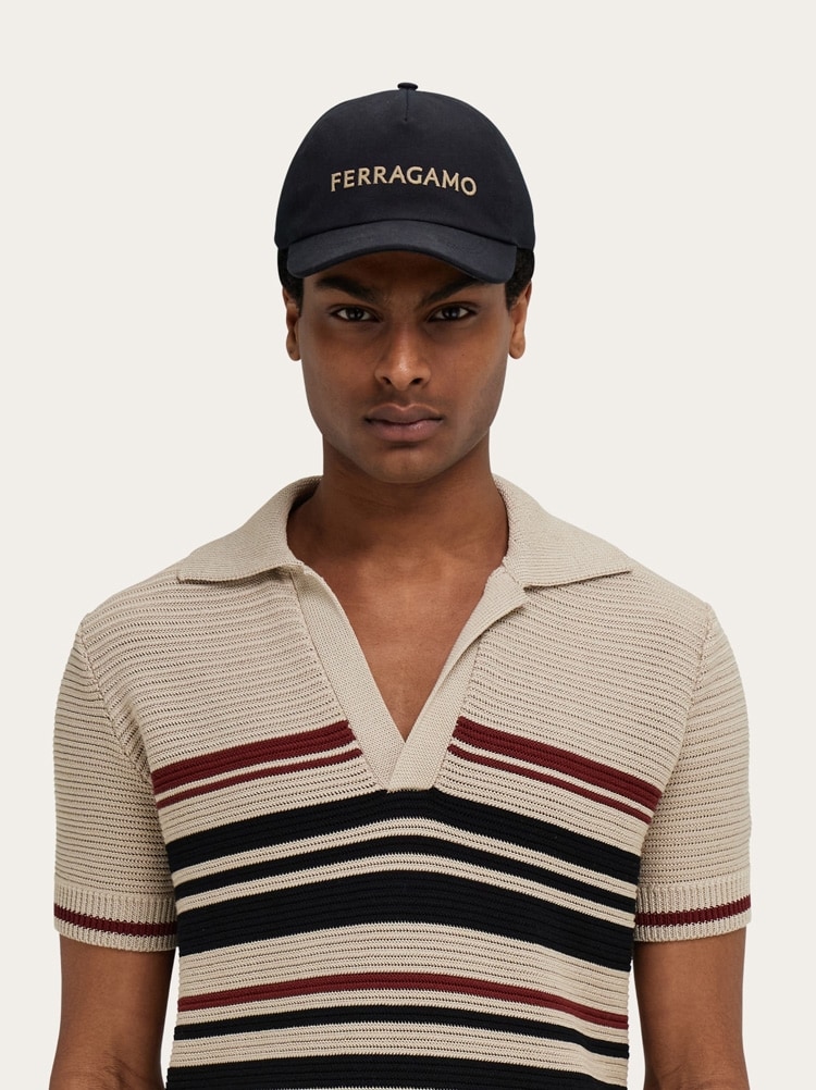 Gorra con firma bordada Gallery image 4