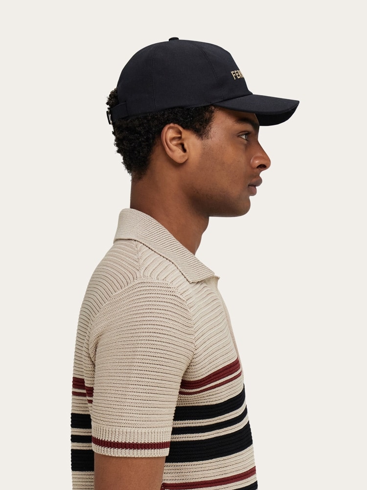 Gorra con firma bordada Gallery image 5