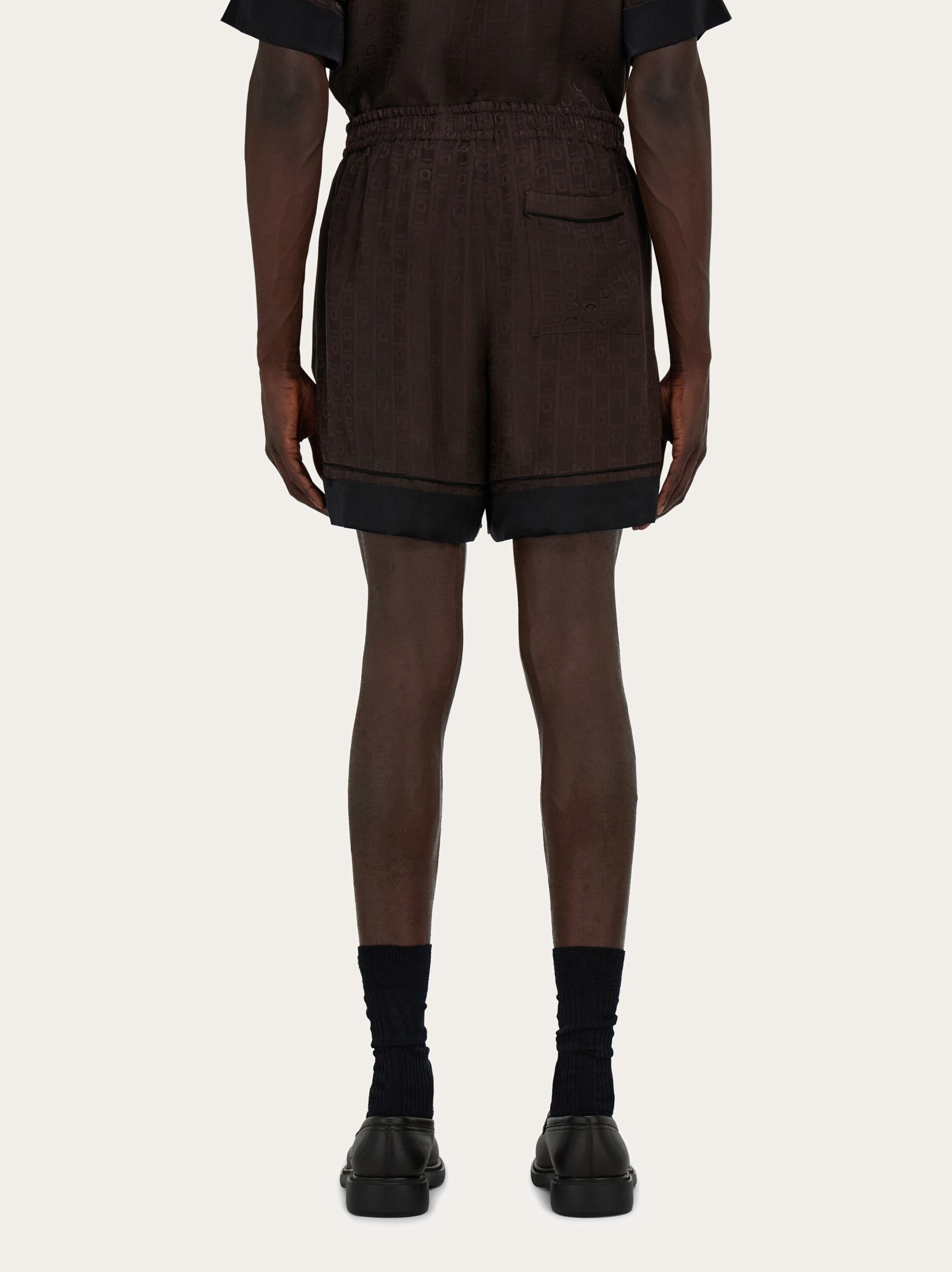 ボトムスその他 Salvatore Ferragamo Pants Salvatore Ferragamo Drawstringed Cargo Men's Pants | ShopSimon