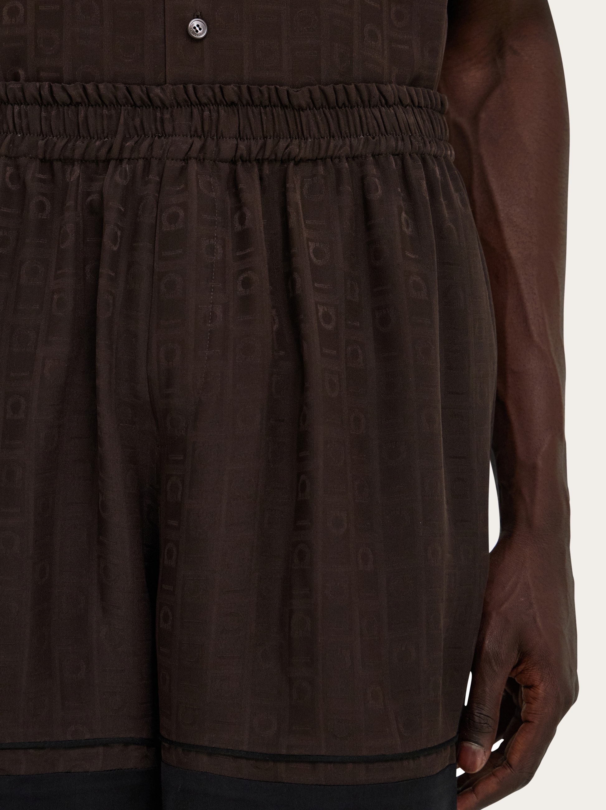 【送料&関税込】Ferragamo Techno Fabric Shorts 送料&関税込】Ferragamo Techno Fabric Shorts (FERRAGAMO