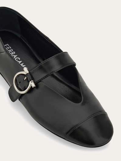 Ferragamo BALLERINA Tストラップ レザーパンプス Ferragamo Tストラップ レザーパンプス | ブラック | FARFETCH JP