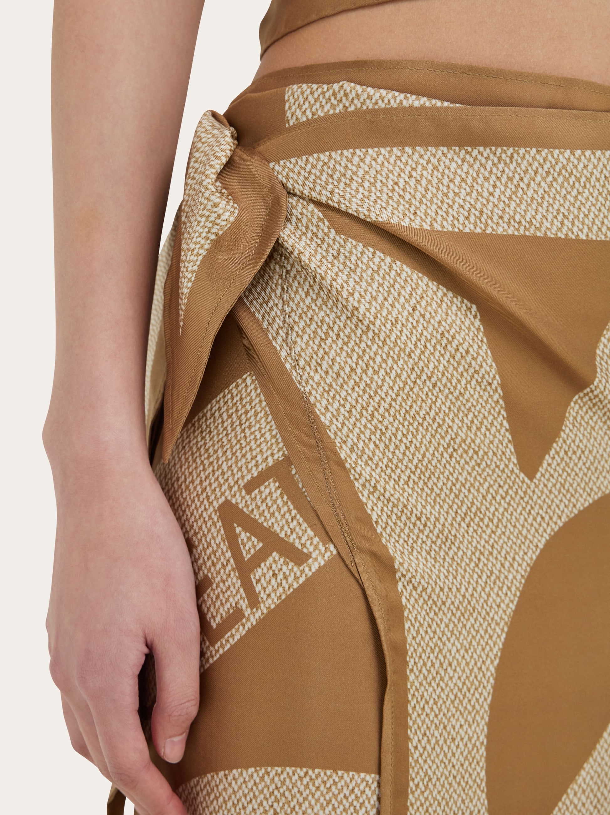 Venna logo sarong skirt - Women | Ferragamo