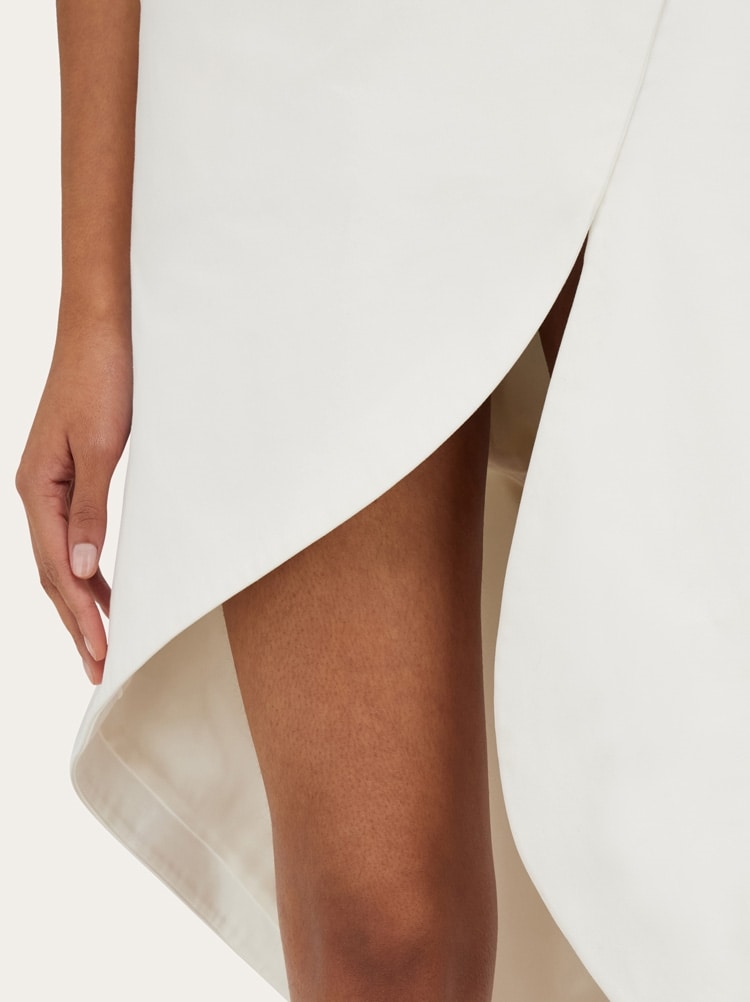 Asymmetrisches Kleid mit Formschnitt Gallery image 6