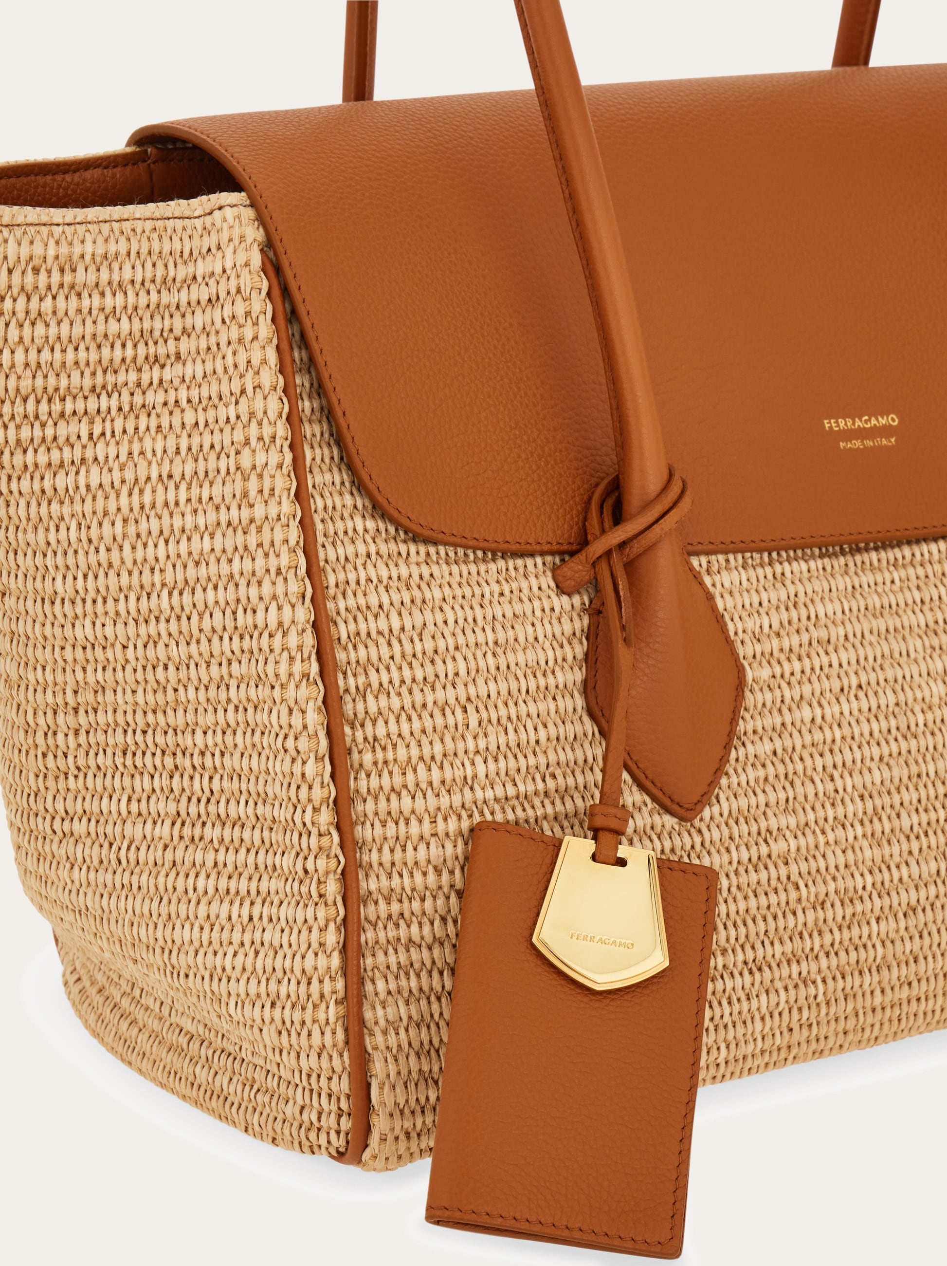 ■FERRAGAMO■ Small East West Iconic Tote Leather Brown 2129 18896341_42394338_600.jpg
