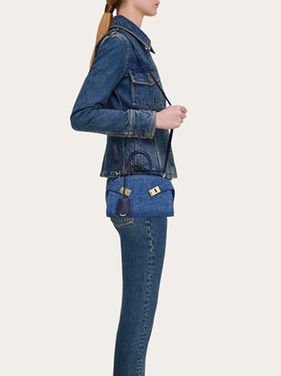 大きめサイズで使いやすい・即日発送★FERRAGAMO★デニム ポーチ 783820_02_cart_r20.jpg