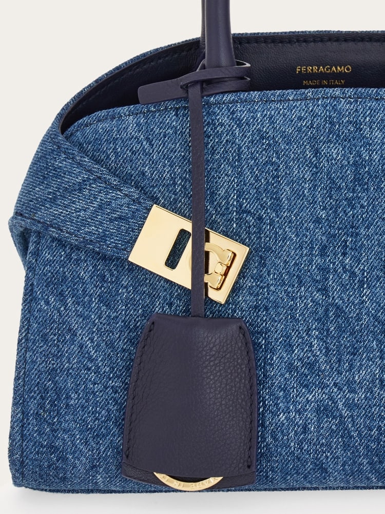 Hug ハンドバッグ (XS) - ウィメンズ | Ferragamo