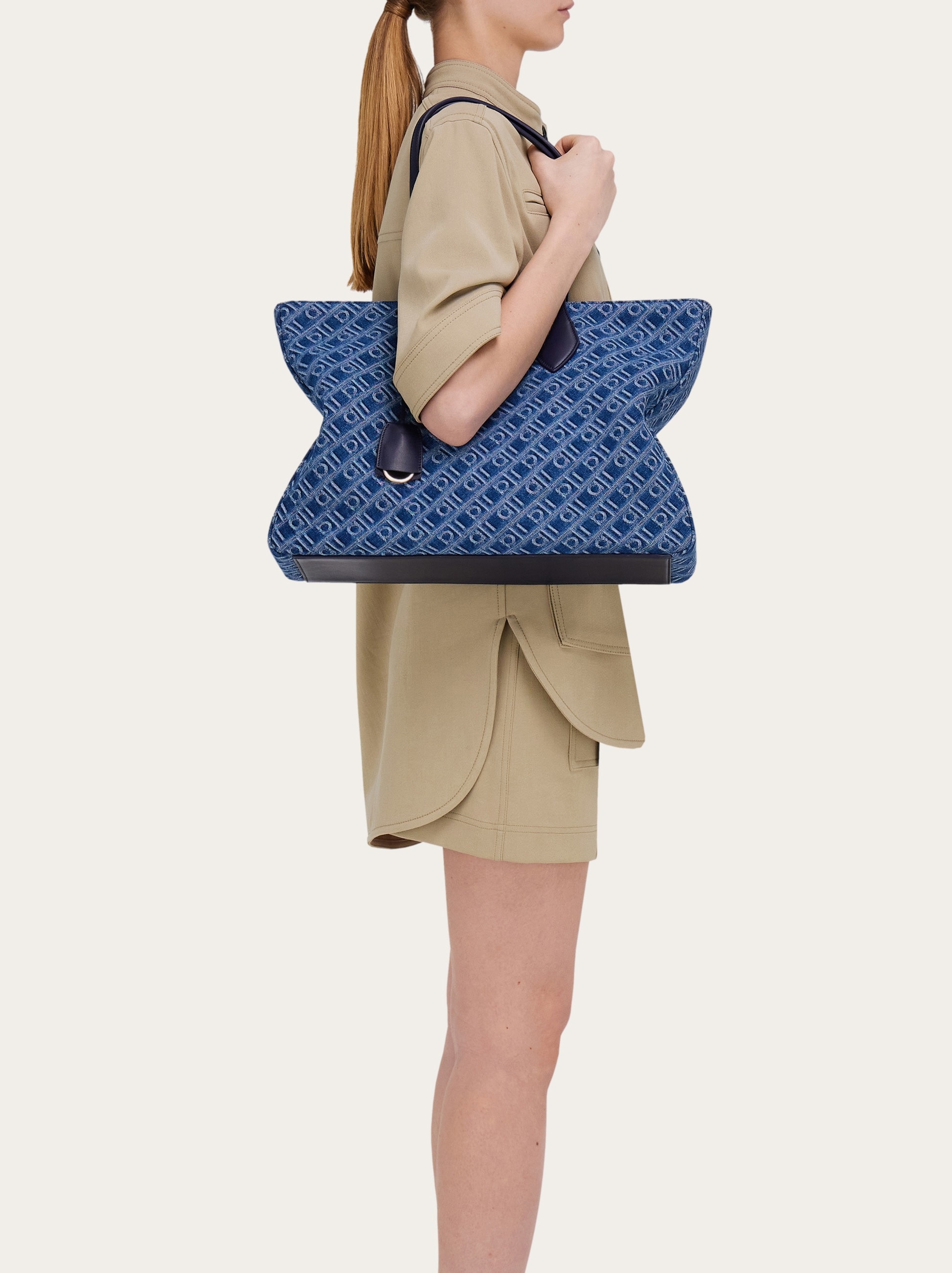 Ferragamo Monogram star-shaped tote bag (L) - Women | Ferragamo
