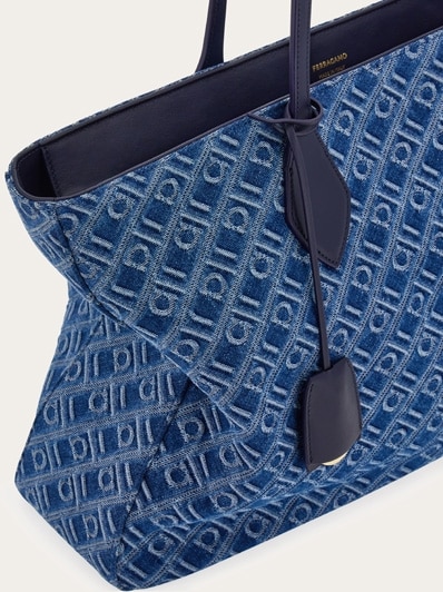 【送料&関税込】Ferragamo Blue Denim Large Tt Sign Shopping Blue denim large TT Sign shopping bag – G&B