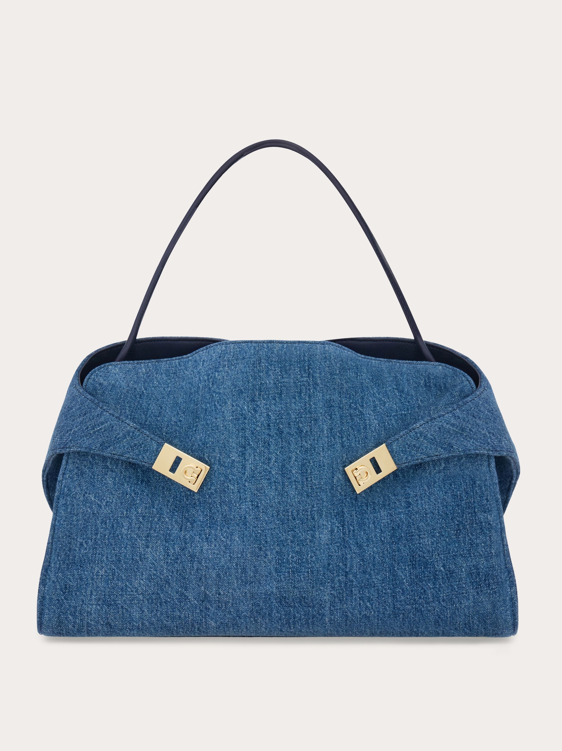 【関税&送料込】Ferragamo Borsa A Spalla Hug Soft M Hug soft bicolor shoulder bag (M) - Women | Ferragamo