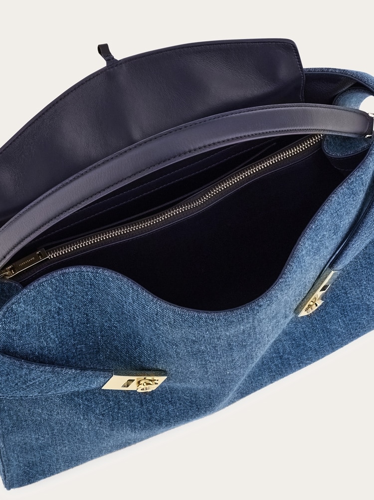Hug soft shoulder bag (L) Gallery image 5