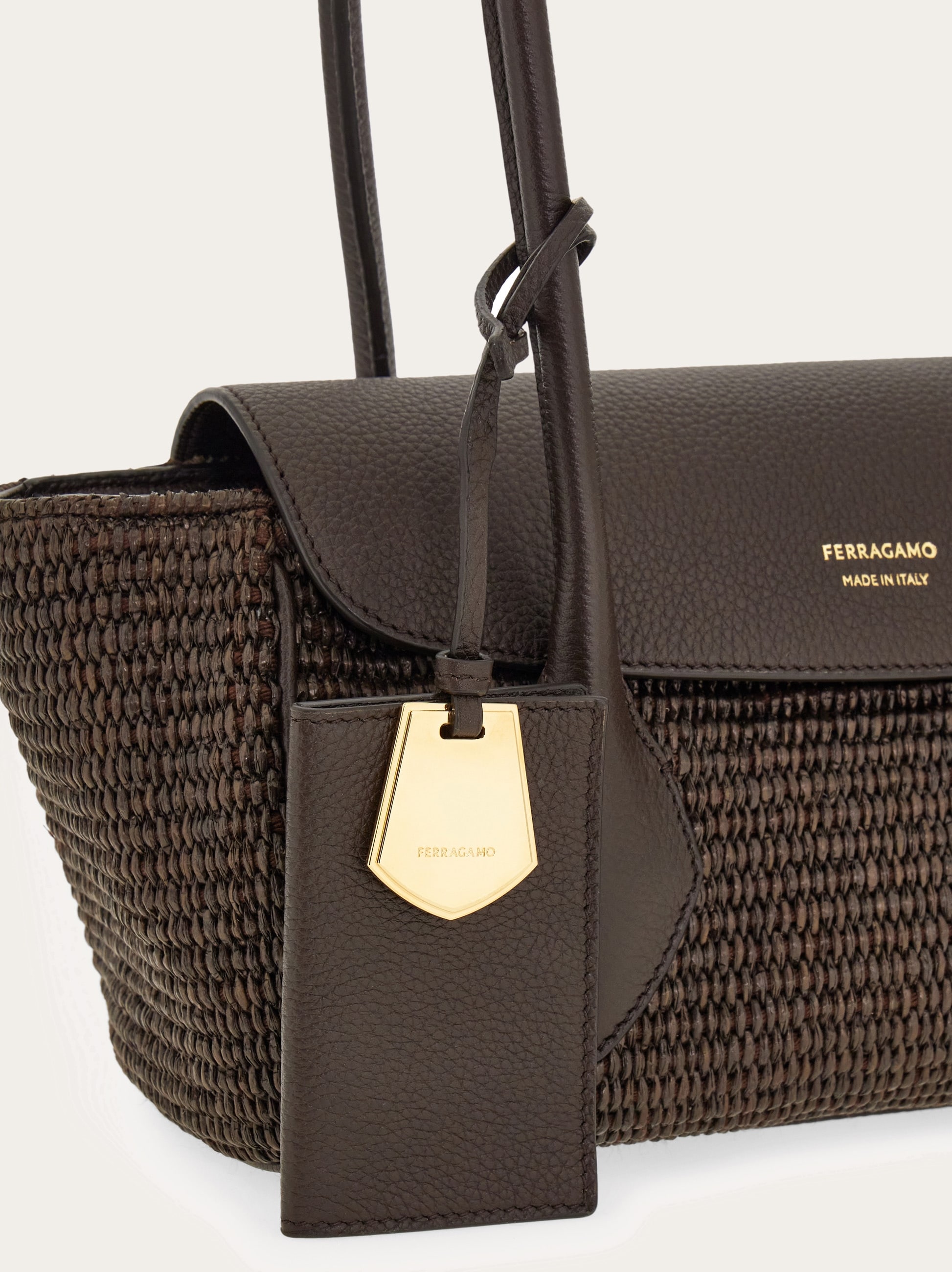 ★FERRAGAMO★ East-West ラフィアトートバッグ（S） 三越伊勢丹 | FERRAGAMO/フェラガモ_Women通販 | East-West