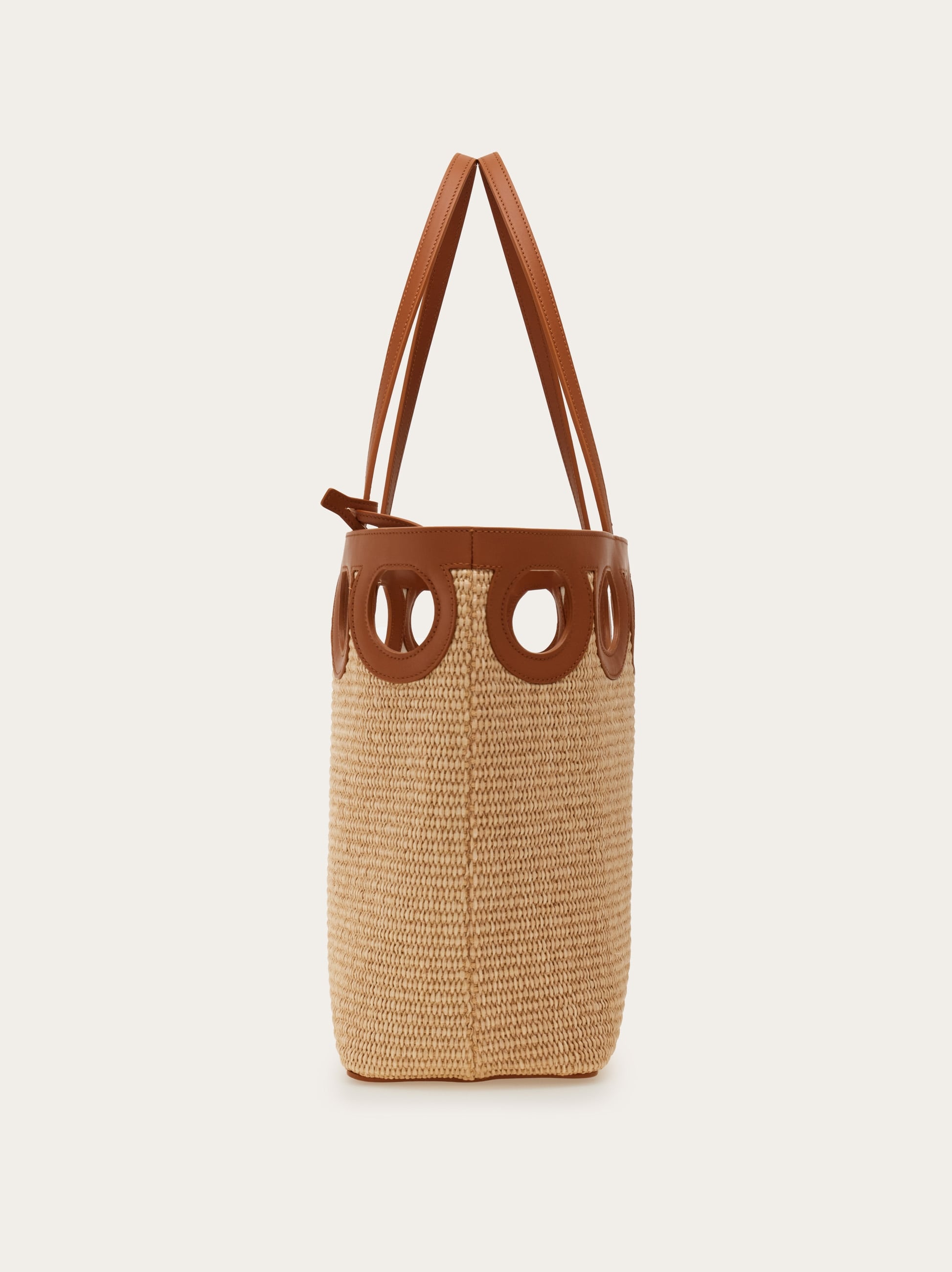 【送料&関税込】Ferragamo Camel Raffia Small Tt Sign Shoppin Gancini outline tote bag (M) - Women | Ferragamo
