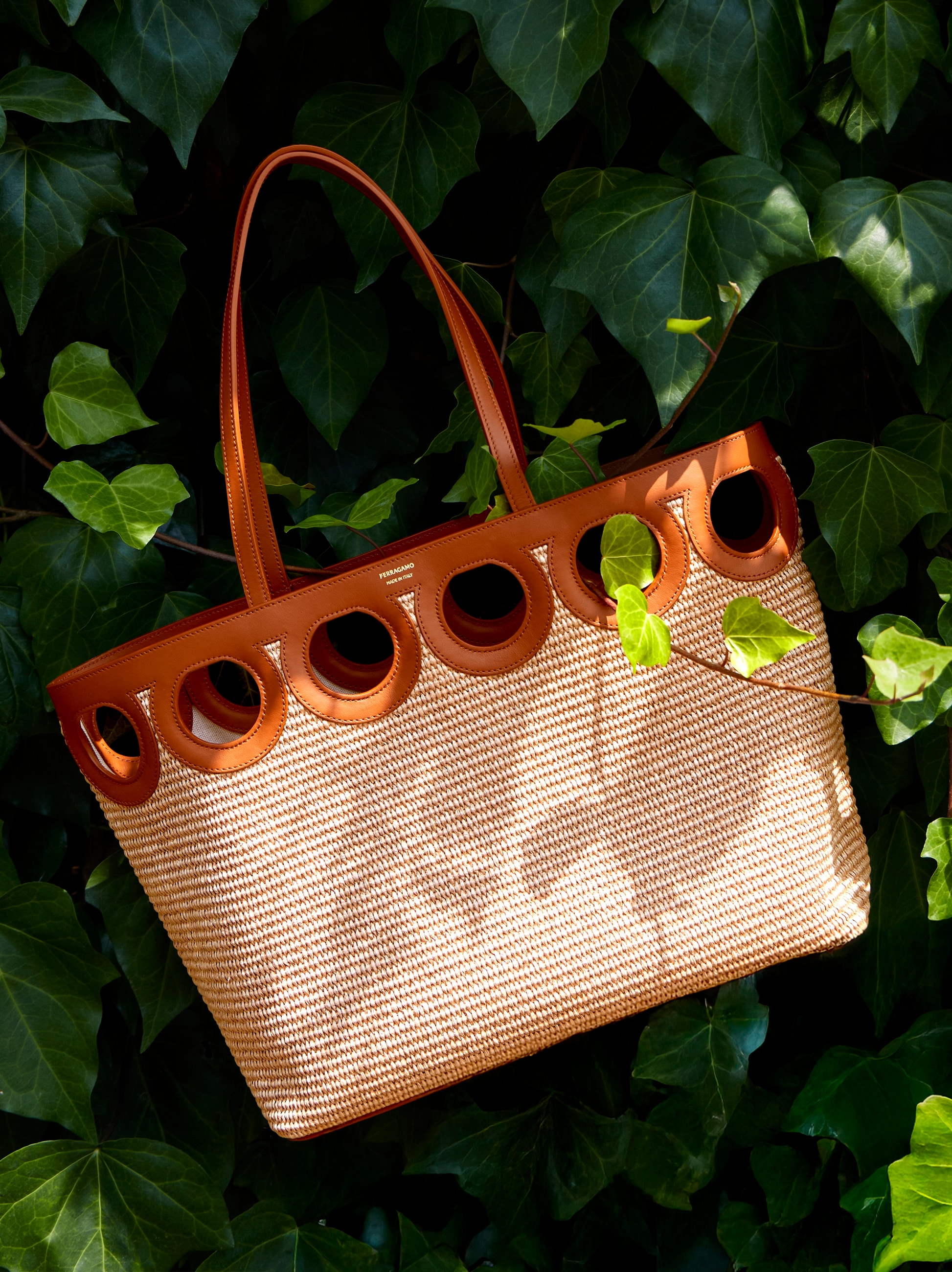 Ferragamo正規品/関税送料込み Mago Gancini tote bag Gancini tote bag (M) - Women | Ferragamo