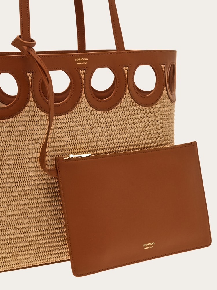 Gancini outline tote bag (M) Gallery image 7