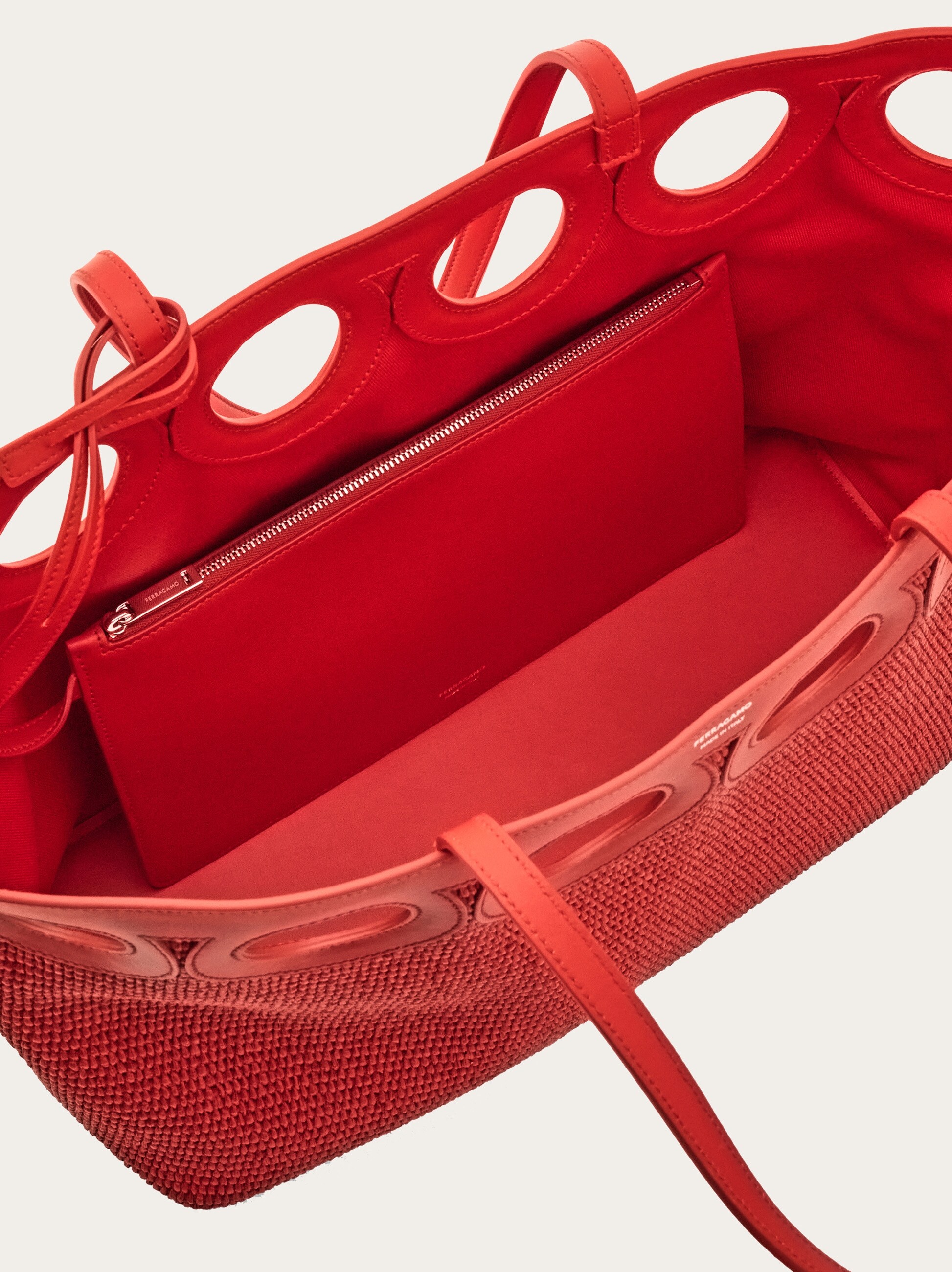 Gancini outline tote bag (M) - Women | Ferragamo