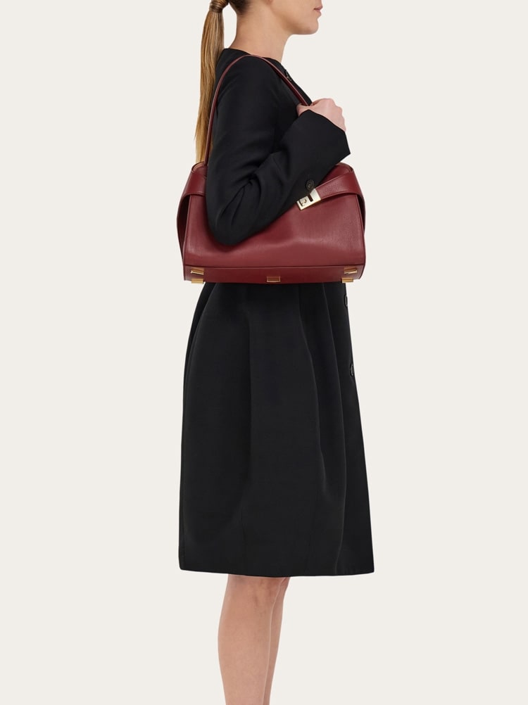 Bolso de hombro Hug soft bicolor (M) Gallery image 2