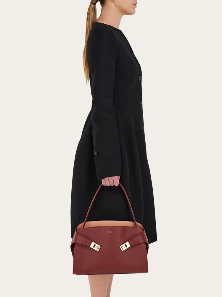 Bolso de hombro Hug soft bicolor (M) Gallery image 3