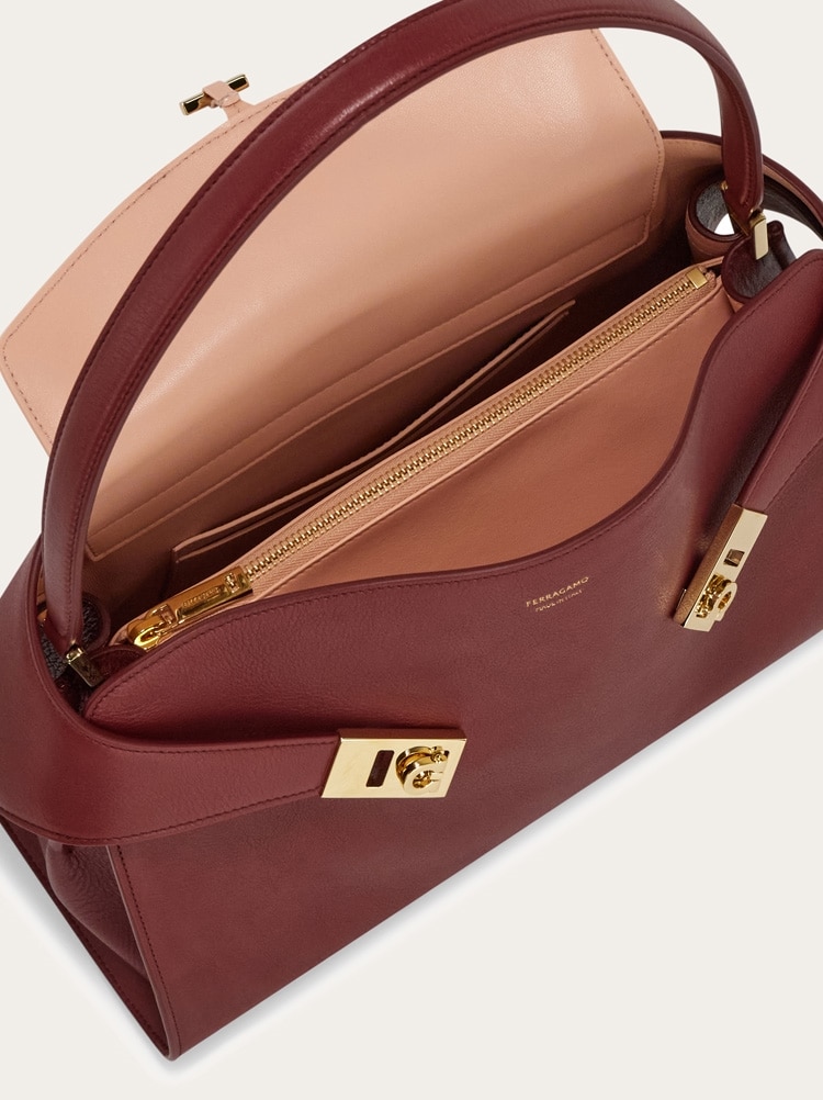 Bolso de hombro Hug soft bicolor (M) Gallery image 6