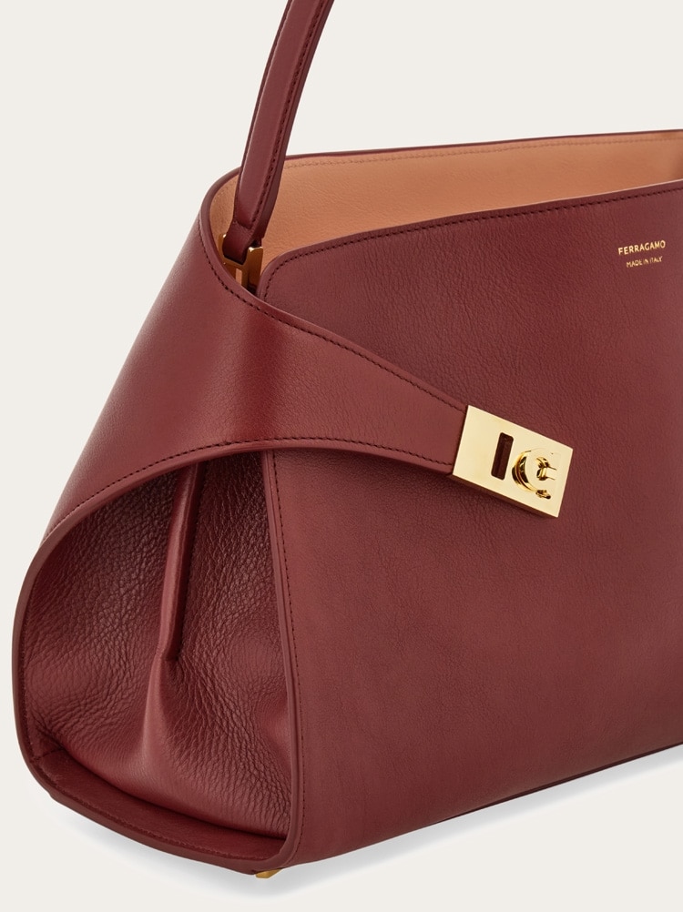 Bolso de hombro Hug soft bicolor (M) Gallery image 8