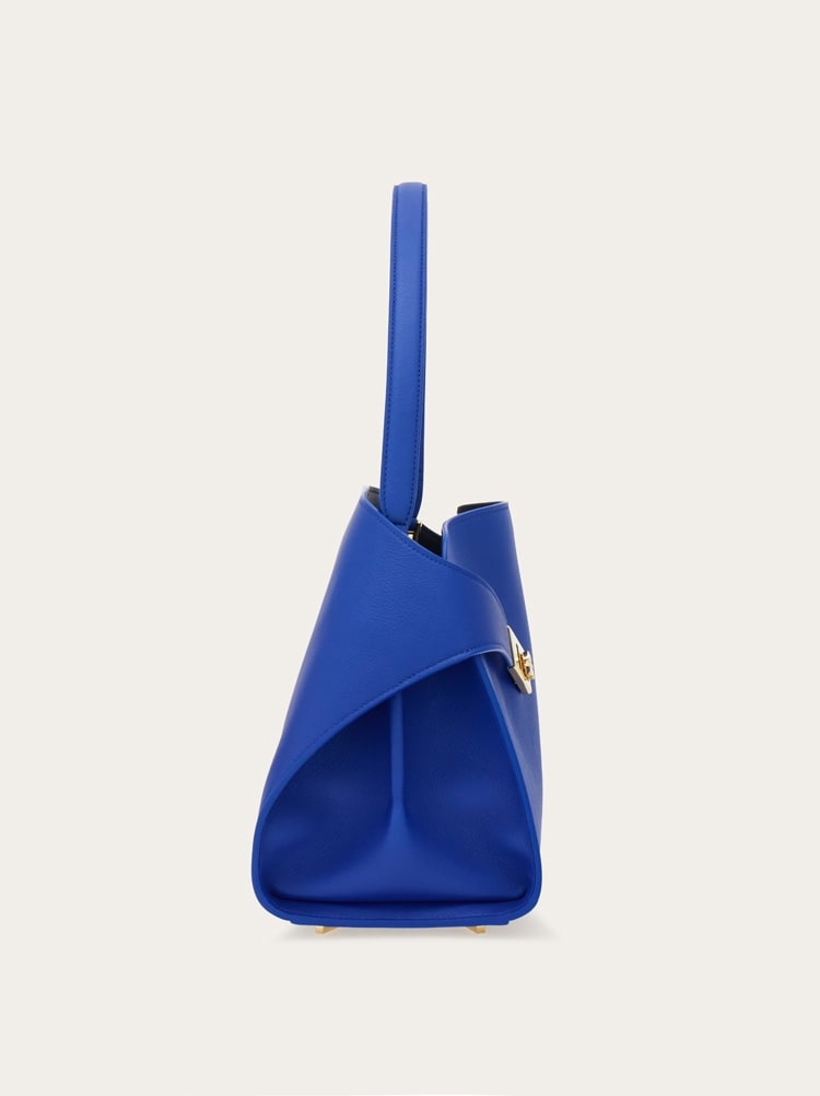 Hug soft bicolor shoulder bag (M) Gallery image 4