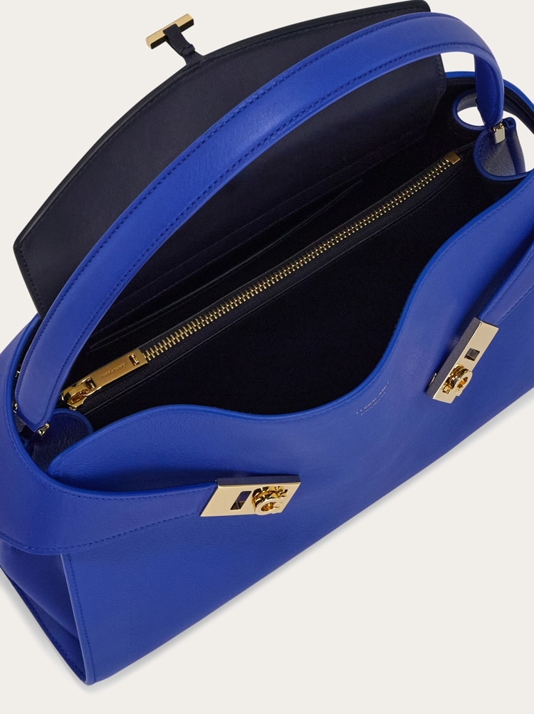 ■ENGBROX■ coralie net shoulder bag2 colors EBBG25006 Hug soft bicolor shoulder bag (M) - Women | Ferragamo