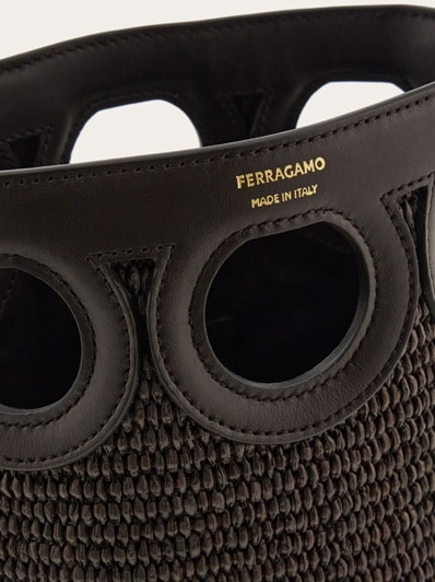 FERRAGAMO直営店 マルチポケットバケット バケットバッグ(XS) - ウィメンズ | Ferragamo