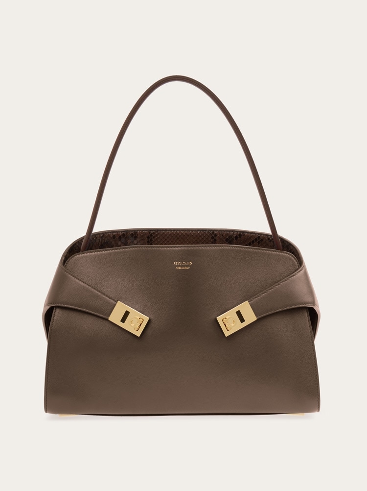 Hug soft bicolor shoulder bag (M) Gallery image 1