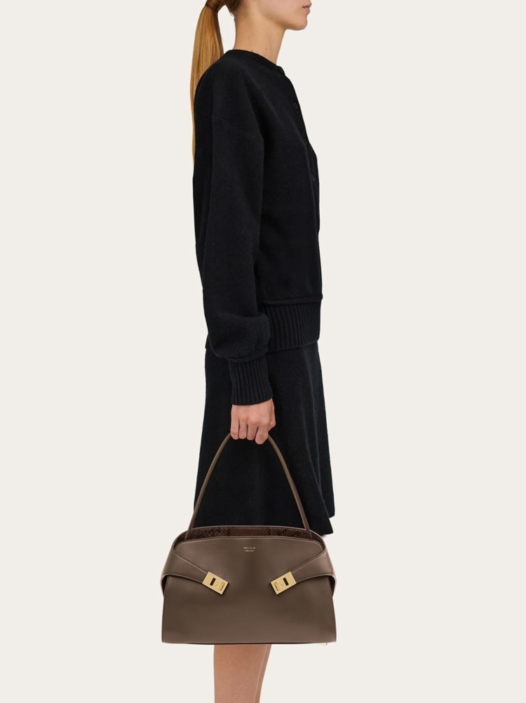 Hug soft bicolor shoulder bag (M) Gallery image 3