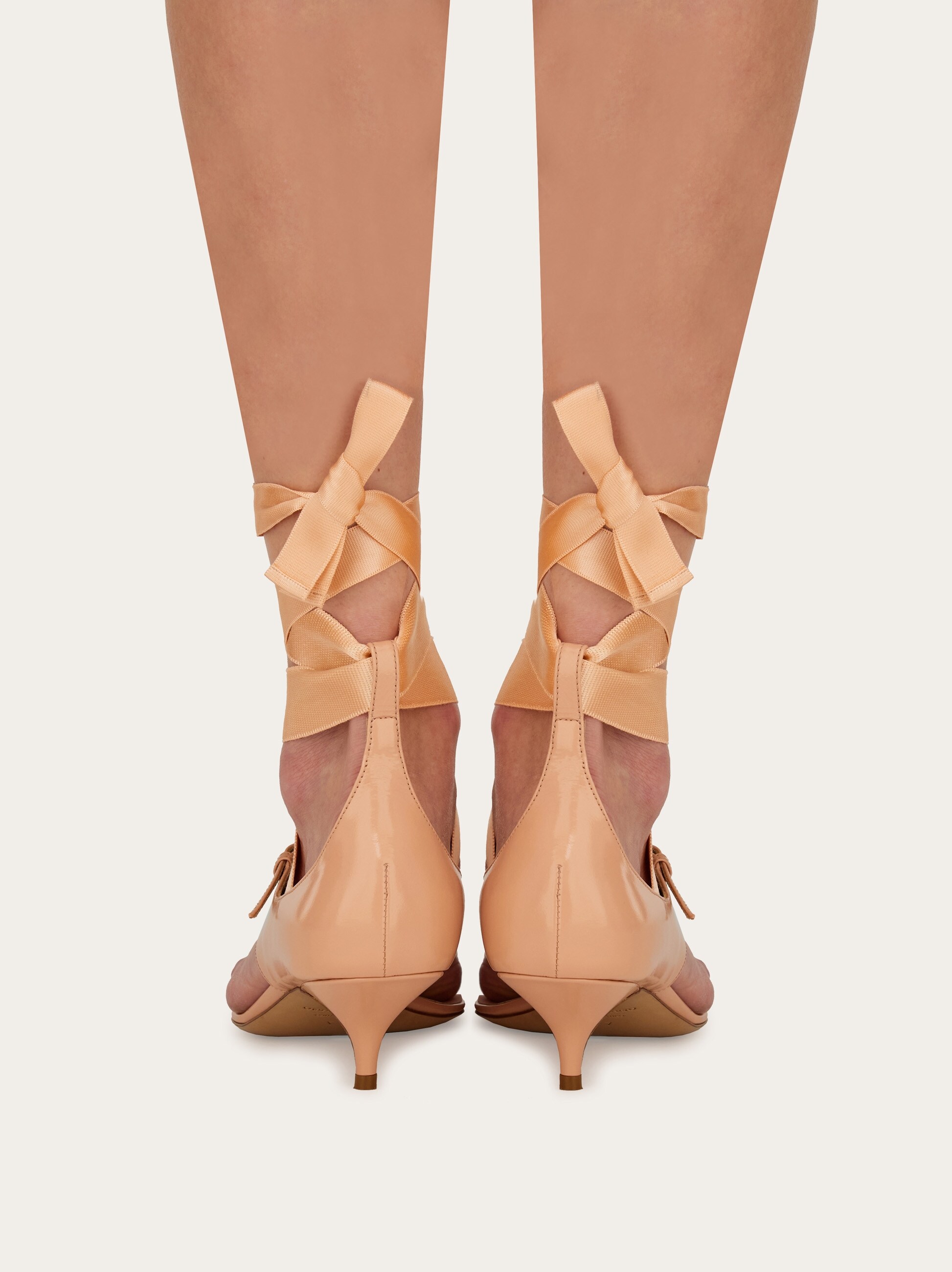 サンダル・ミュール Ferragamo SANDALS WOMAN LYANA FERRAGAMO Lou raffia-trimmed embellished leather slingback