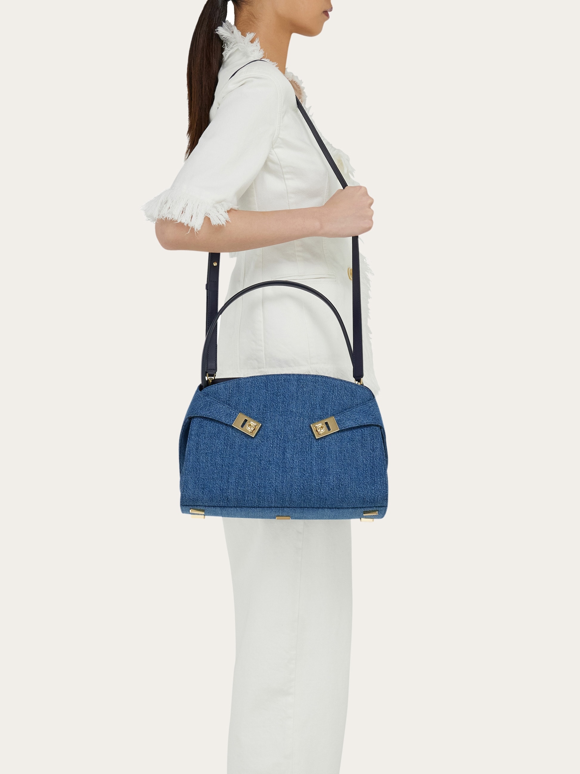 関税込【Ferragamo】ハグ ソフト ショルダーバッグ ネイビー 784115_10_w725xh870.JPG