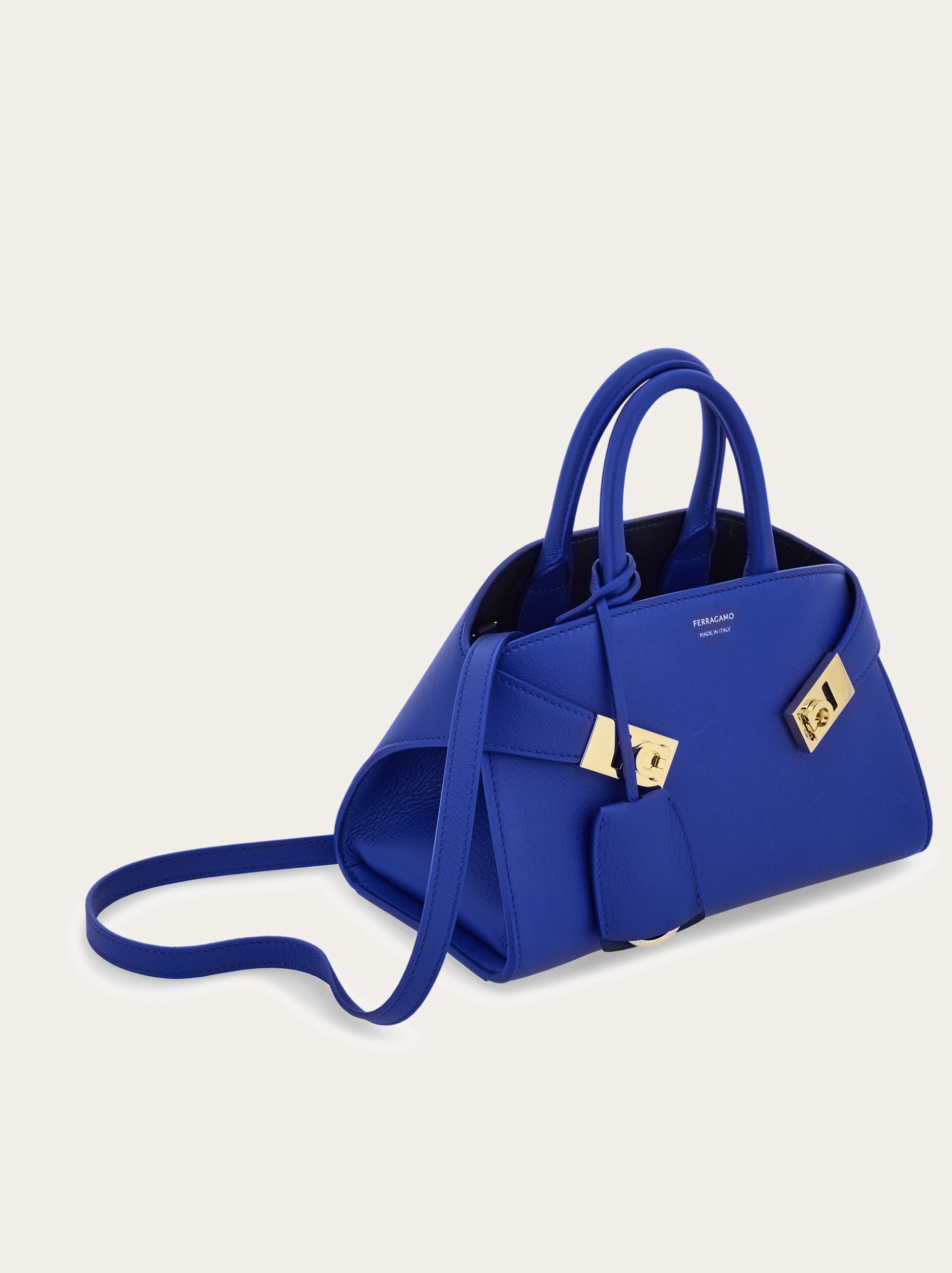 ＊FERRAGAMO＊ Hug ハンドバッグ (XS) - ウィメンズ Hug ハンドバッグ (XS) - ウィメンズ | Ferragamo