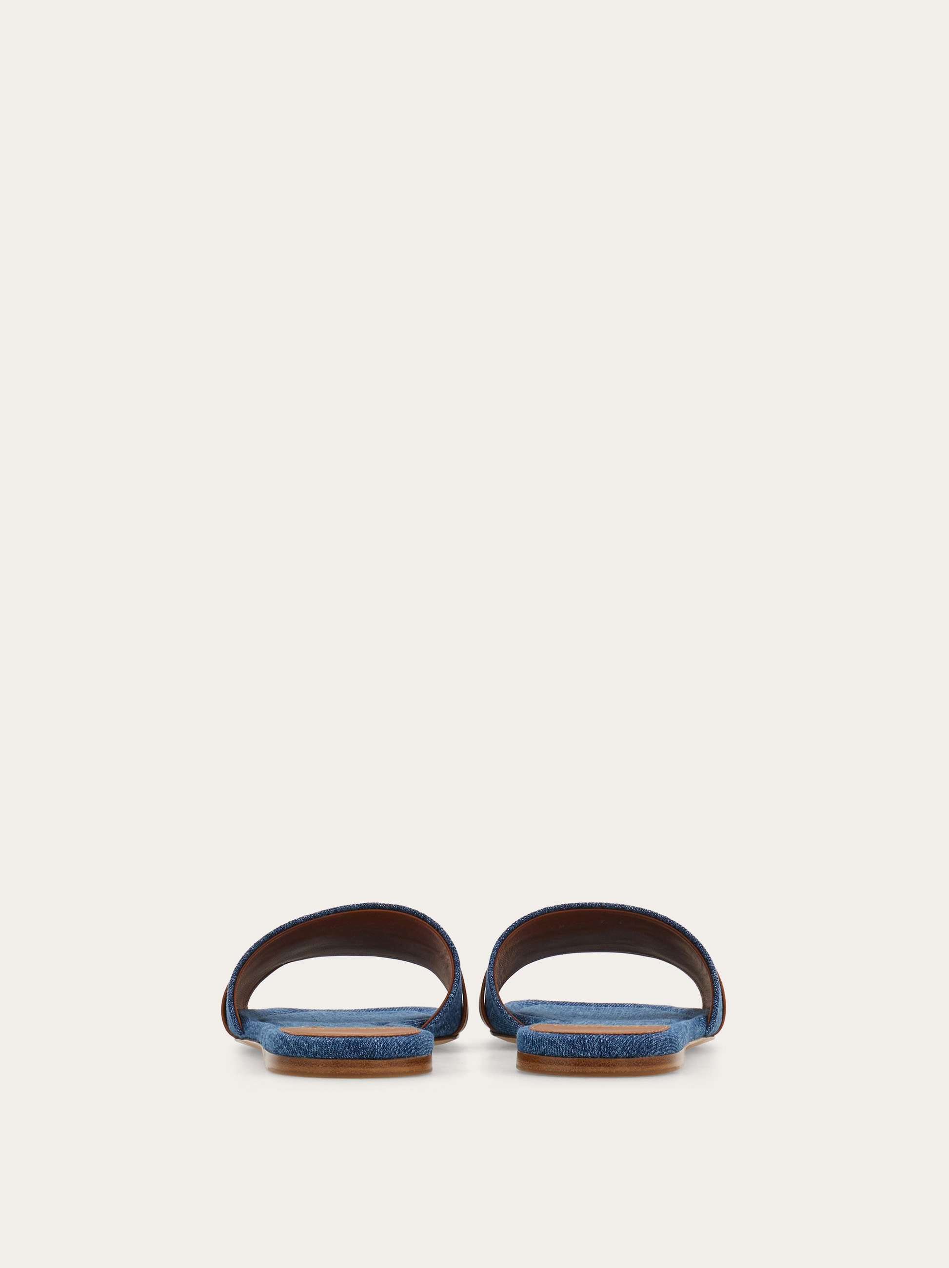 【関税&送料込】Ferragamo Gancini Slide In Cognac Leather Flat slide with Gancini ornament - Women | Ferragamo