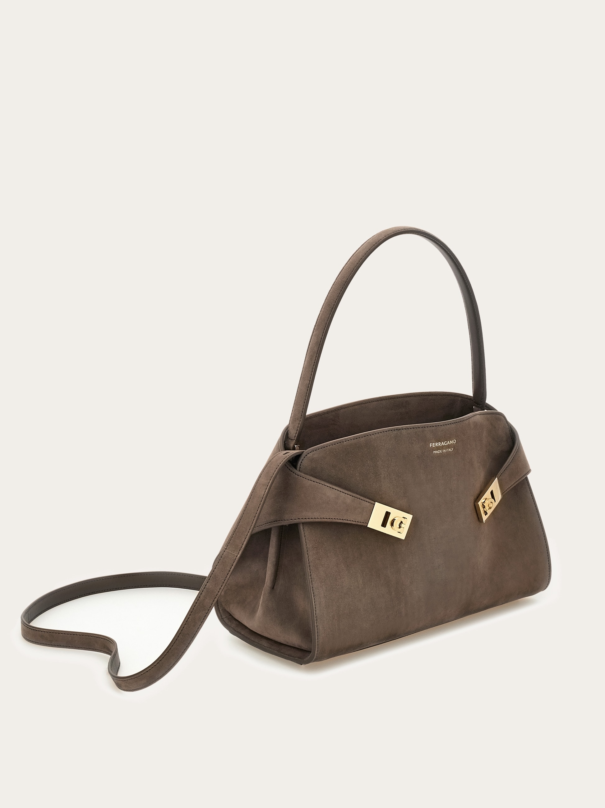 ハンドバッグ FERRAGAMO Hug Soft Two-tone Shoulder Bag Hug soft bicolor shoulder bag (L) - Women | Ferragamo
