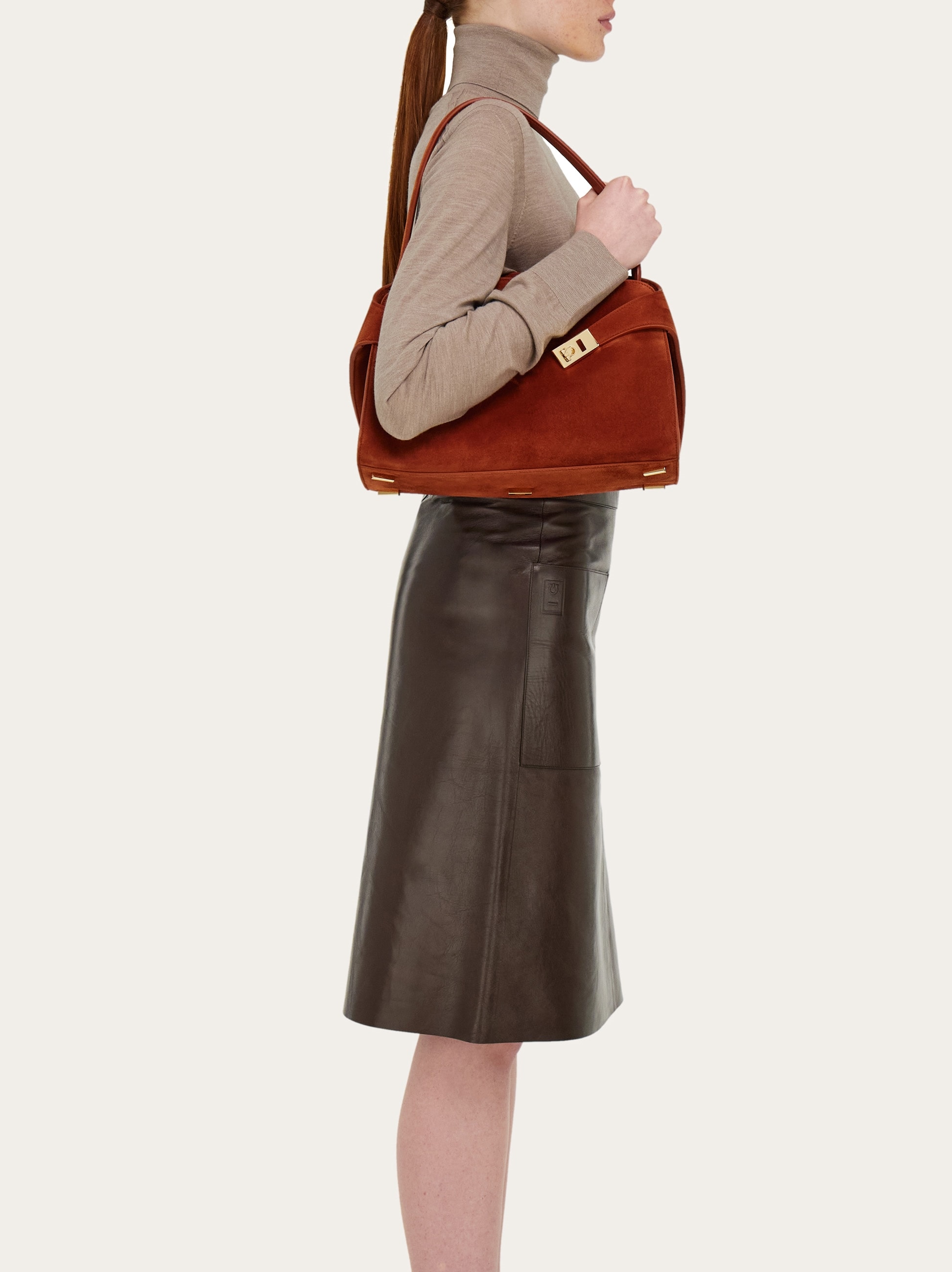 Hug ソフト ワンショルダーバッグ(M) - 従業員特別セール