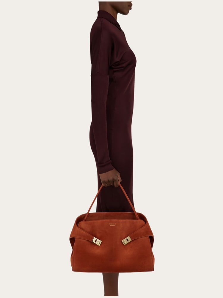Hug soft shoulder bag (L) Gallery image 2