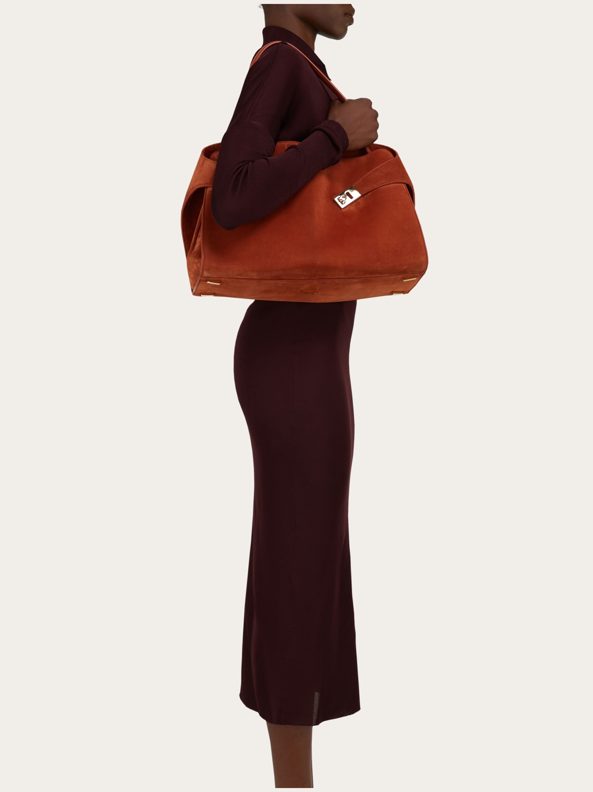 Hug soft shoulder bag (L) - Women | Ferragamo