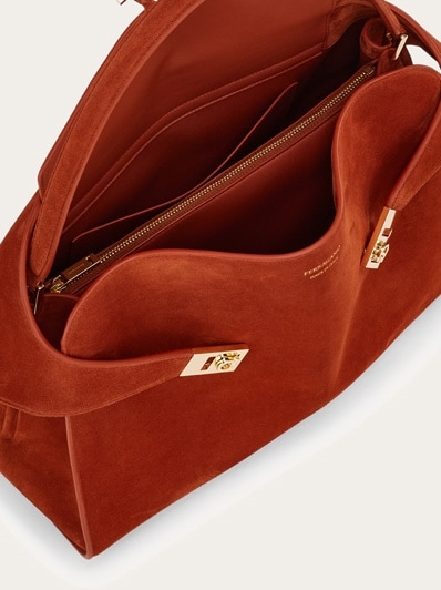 Hug soft shoulder bag (L) - Women | Ferragamo