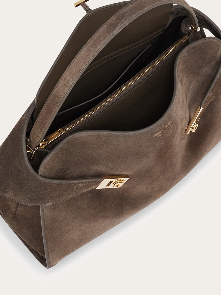 Bolso de hombro Hug soft (L) Gallery image 6