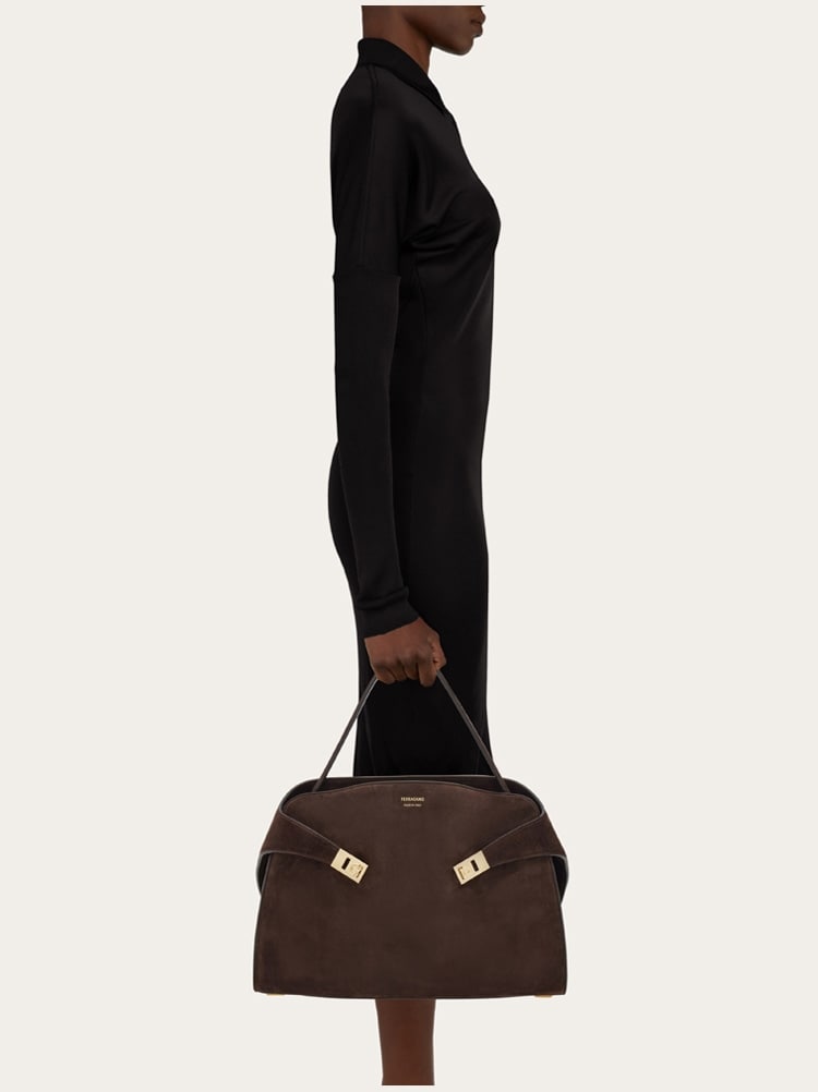 Hug soft shoulder bag (L) Gallery image 2