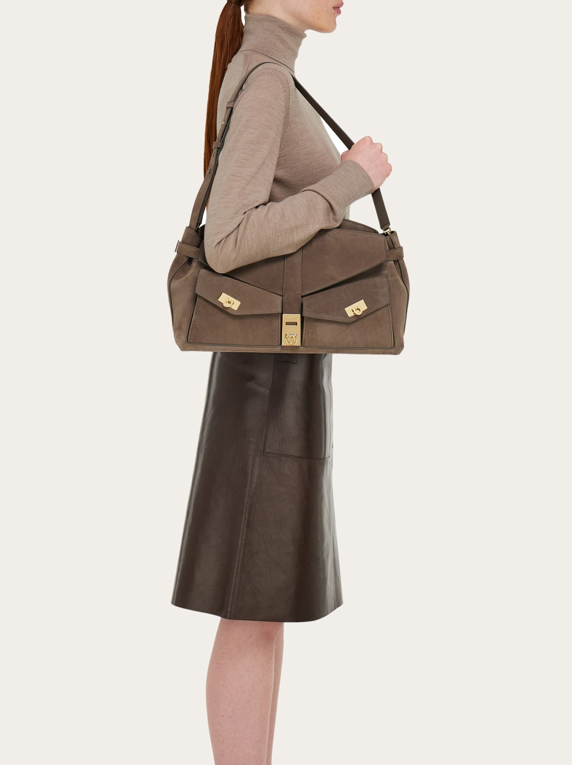 【FERRAGAMO】Multipocket Hug crossbody bag Multipocket Hug crossbody bag - Women | Ferragamo