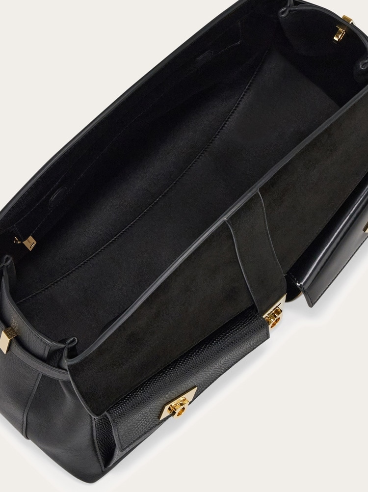 【FERRAGAMO】Multipocket Hug crossbody bag Multipocket Hug crossbody bag - Women | Ferragamo