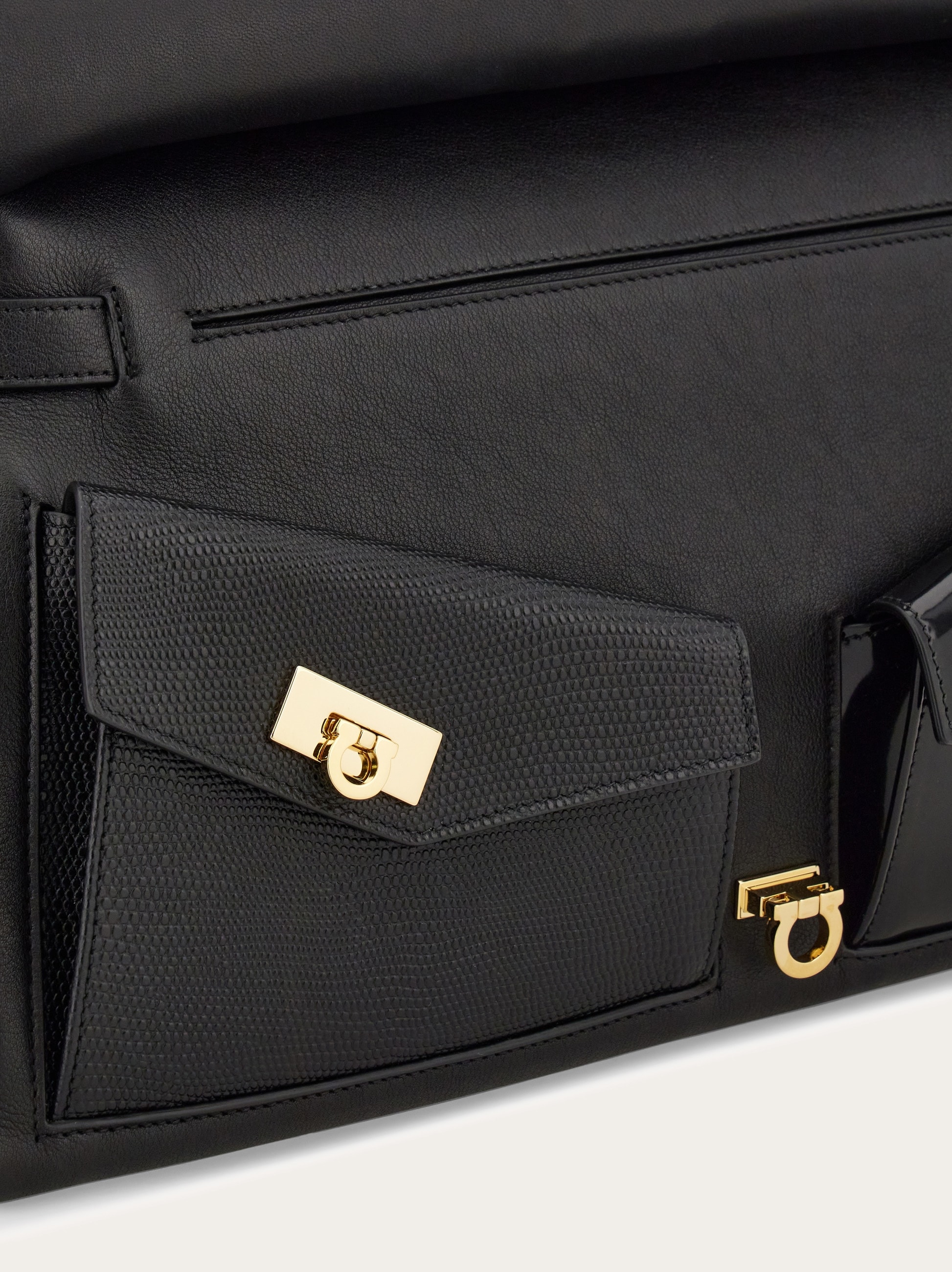 【FERRAGAMO】Multipocket Hug crossbody bag Multipocket Hug crossbody bag - Women | Ferragamo
