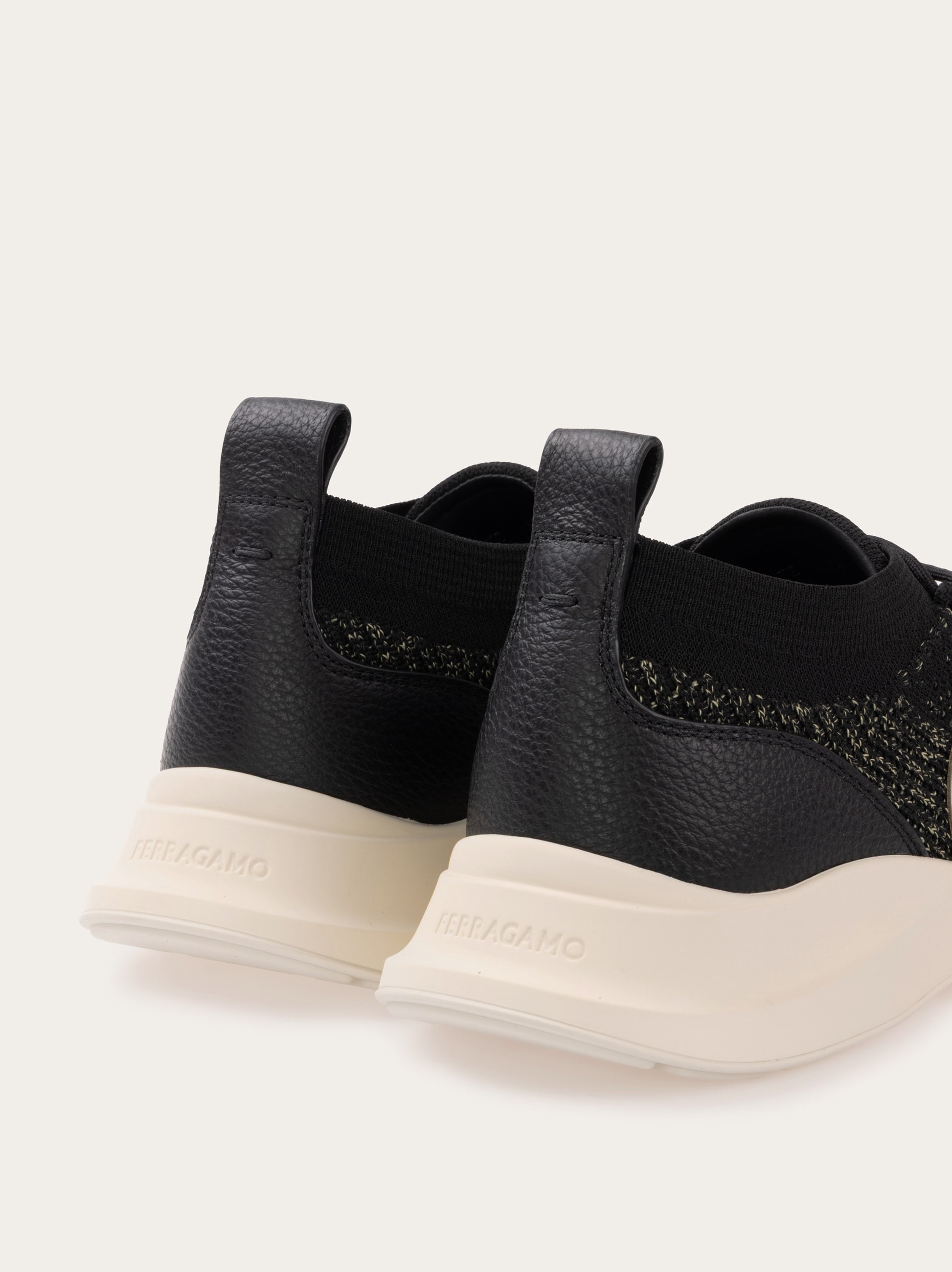 スニーカー FERRAGAMO GANCINI LEATHER SNEAKERS Gancini sneaker - Men | Ferragamo