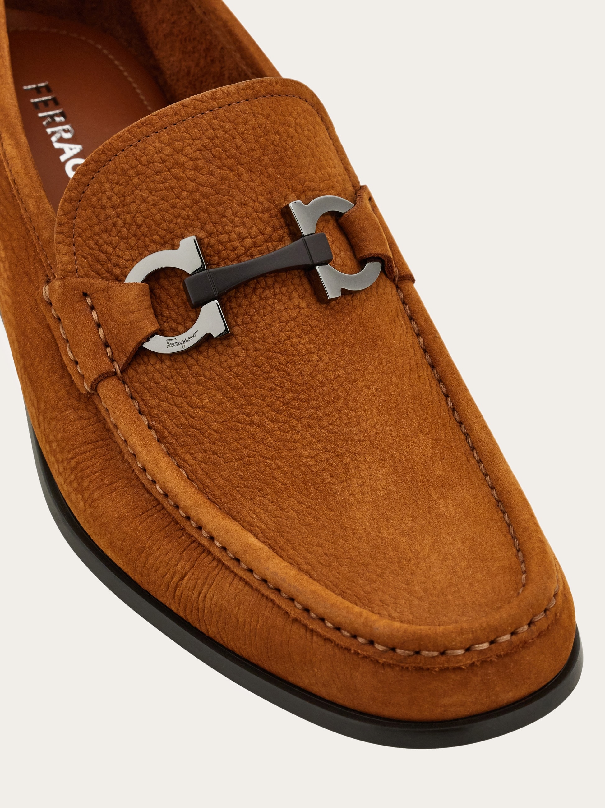 【SALVATORE FERRAGAMO】GANCINI LOAFERS Gancini buckle loafer - Men | Ferragamo