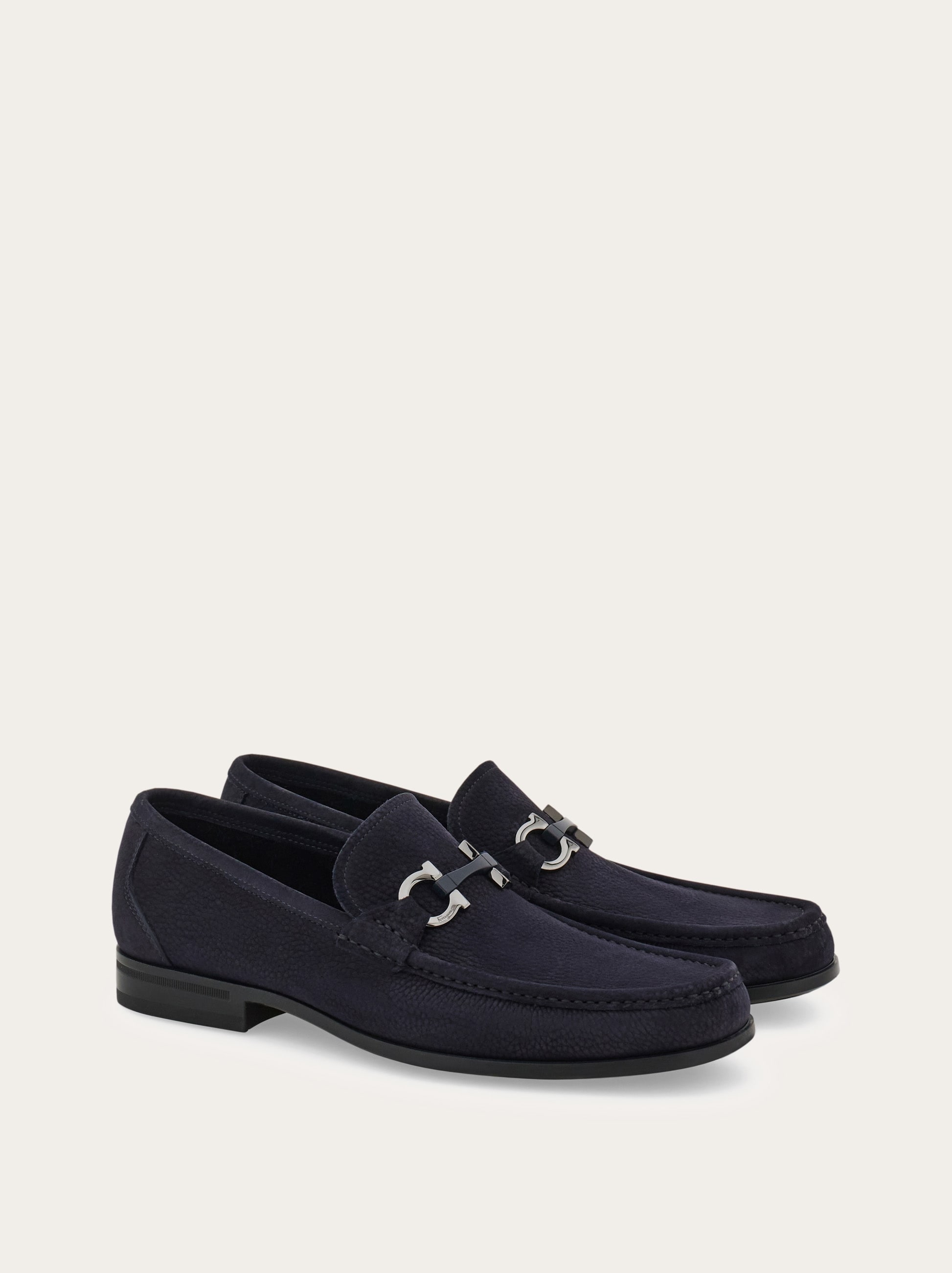 【関税込み】Ferragamo ブラック Gancini ローファー Gancini buckle loafer - Men | Ferragamo