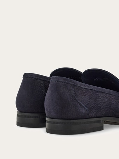 SALVATORE FERRAGAMO カンチニ スリンクハック サンタル Gancini buckle loafer - Men | Ferragamo