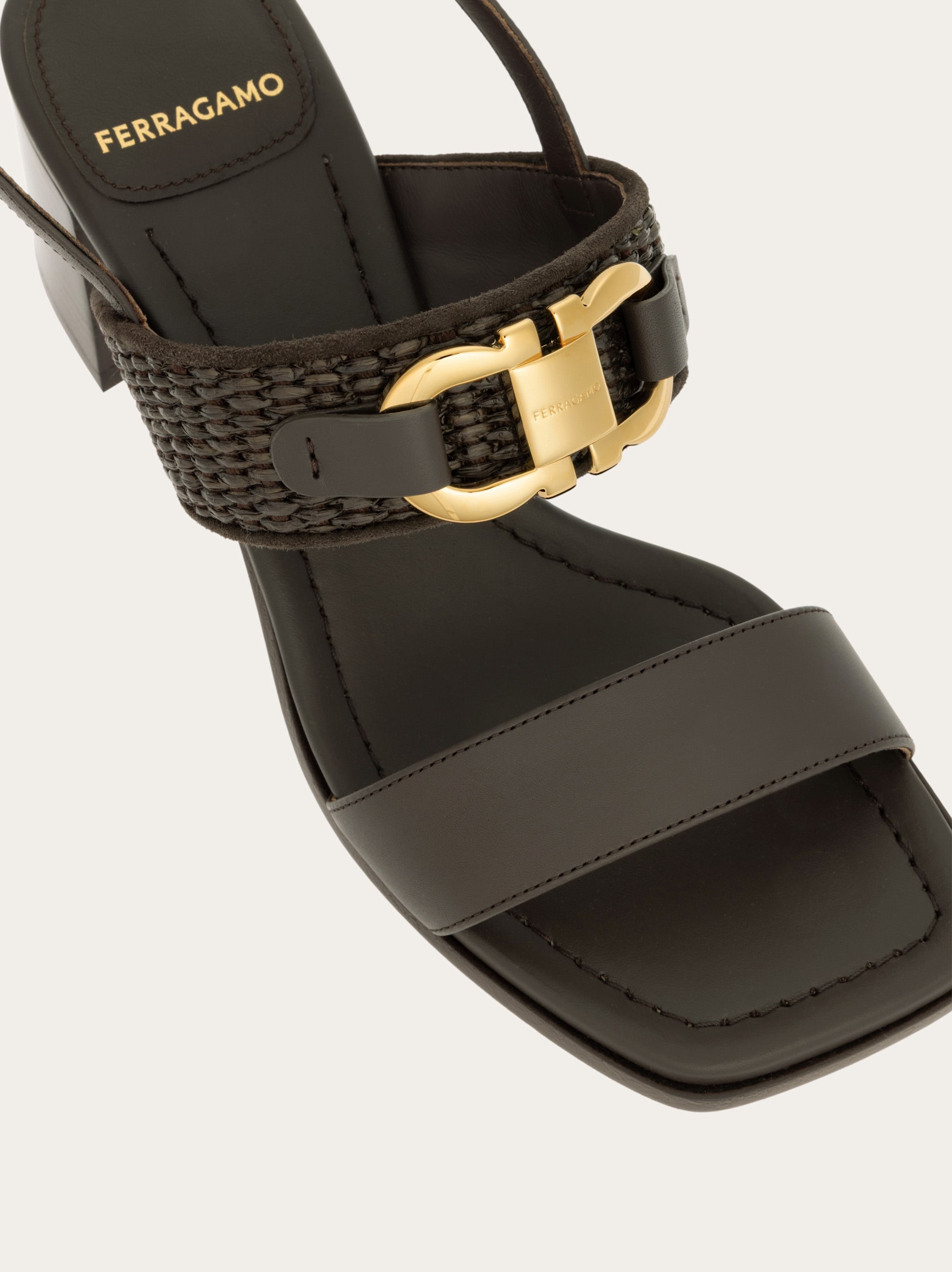 【送料&関税込】Ferragamo Gancini-buckle Square-toe Sandals Ferragamo Gancini-buckle Square-toe Sandals | italist