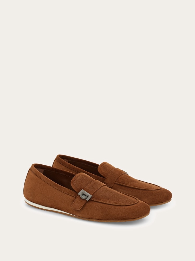 Hug buckle loafer Gallery image 2