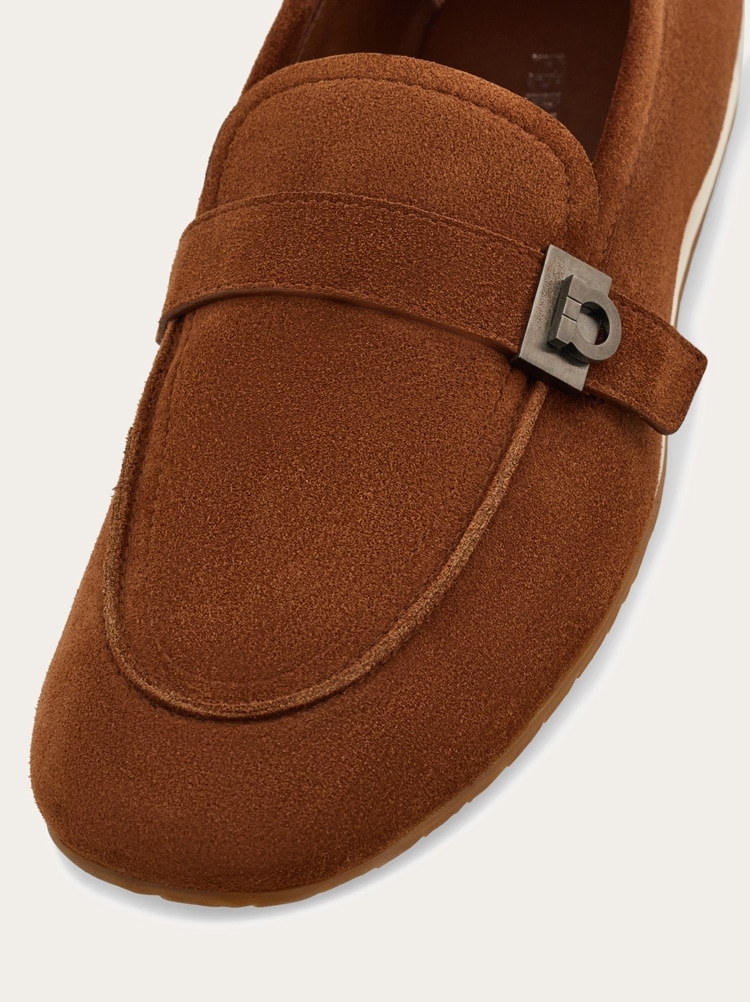 Hug buckle loafer Gallery image 6
